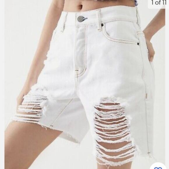 NWT Pacsun Jean White High Rise Distressed Boy Shorts - Picture 1 of 8